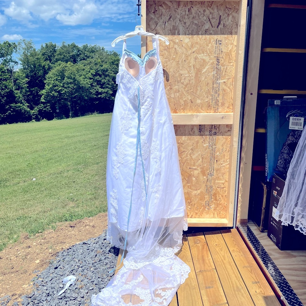 Wedding dress white size 10 from David’s bridal comes with veil and bridal bag.